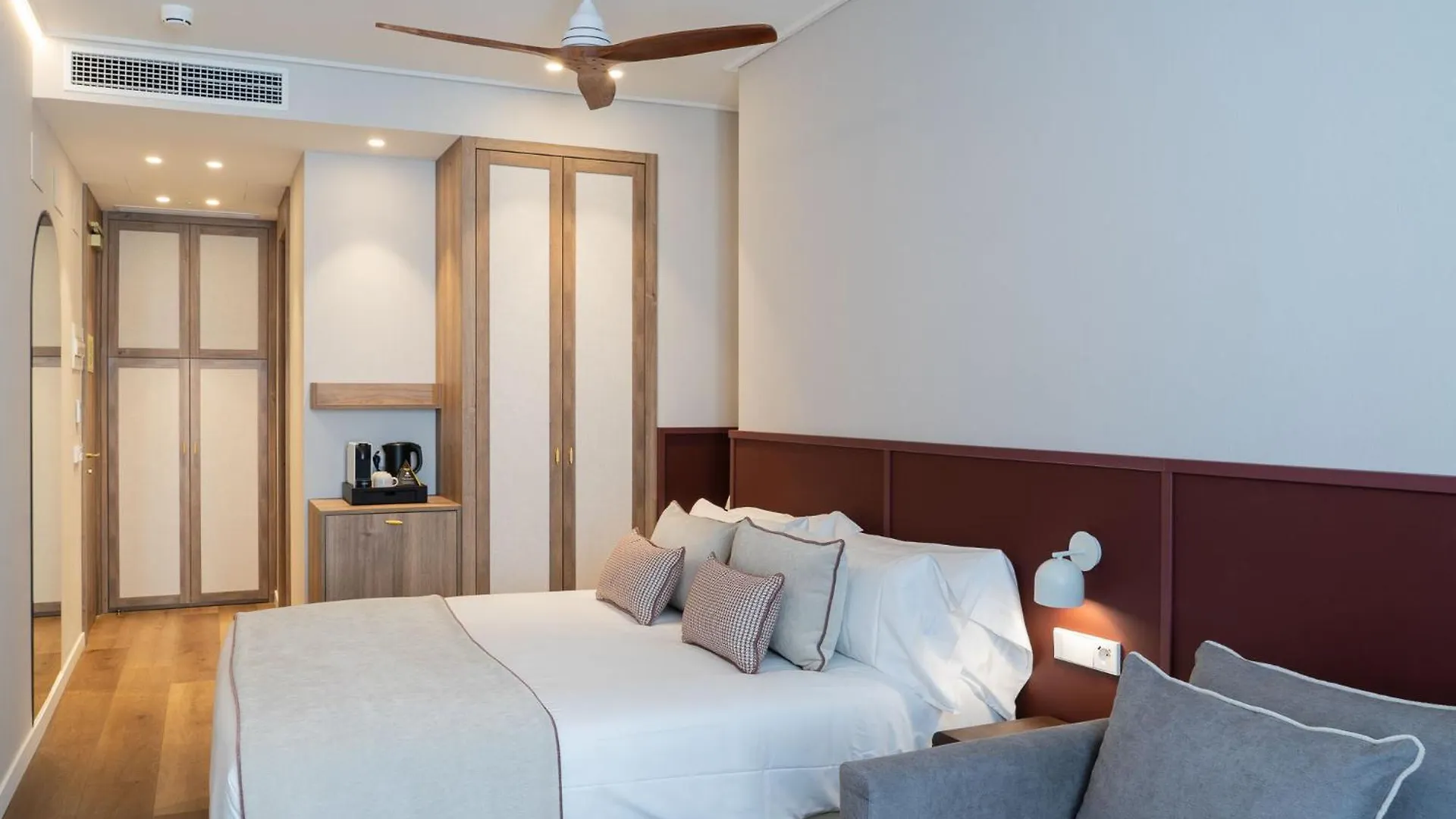 Hotel Well And Come 马拉加