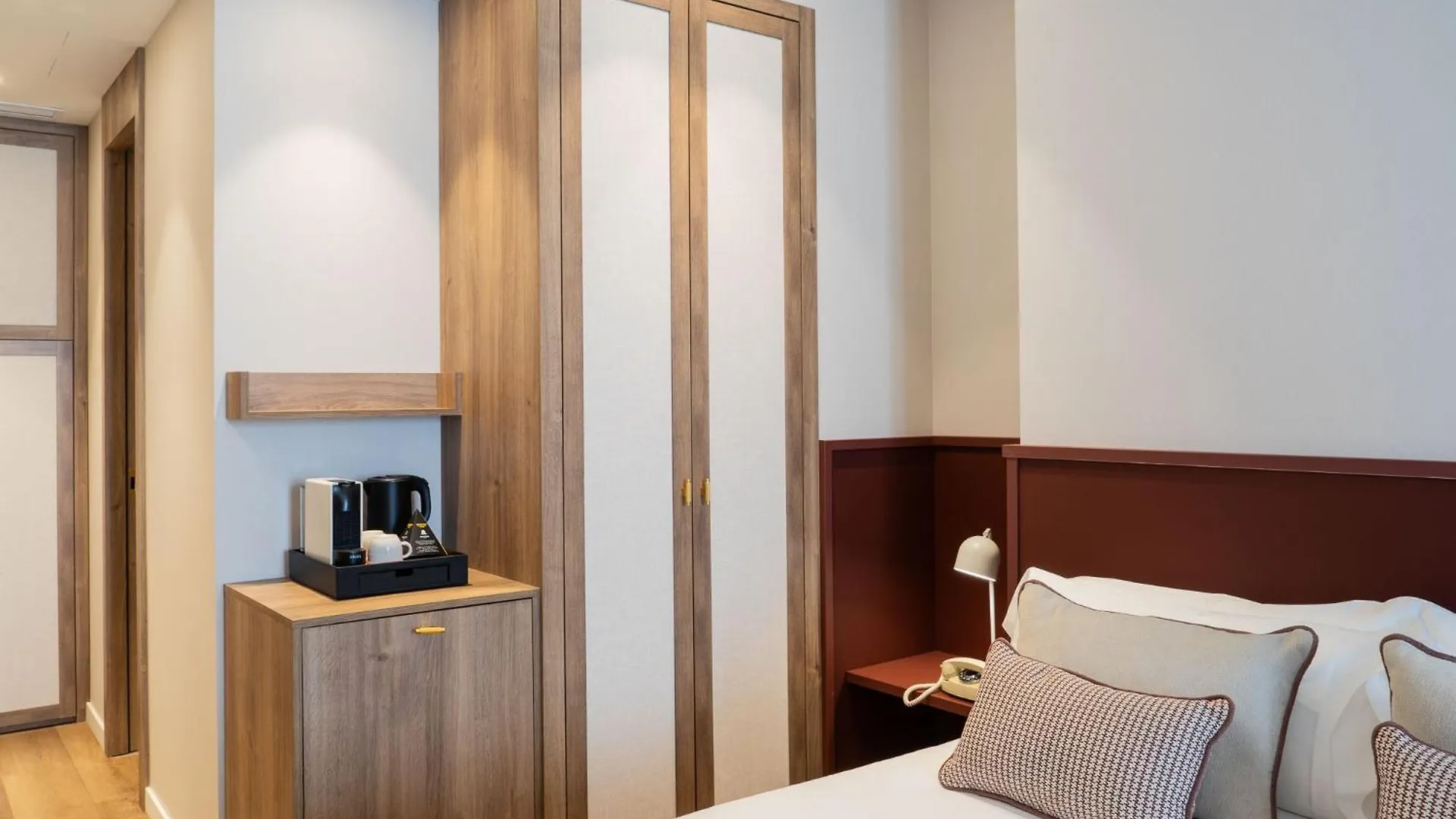 Hotel Well And Come 马拉加